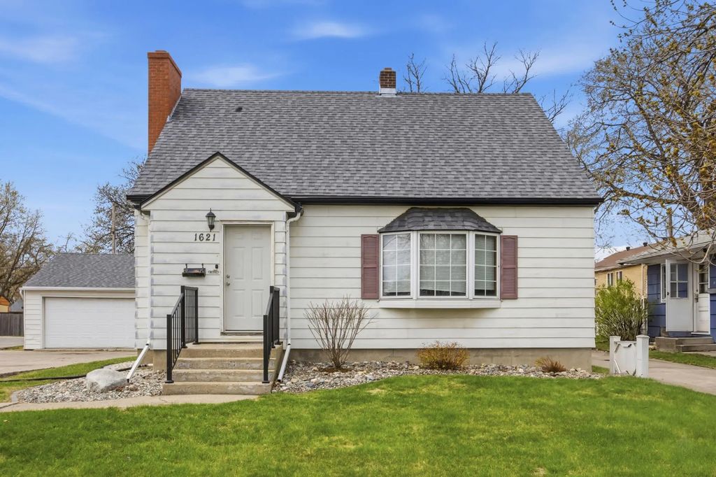 1621 8th Street S, Moorhead