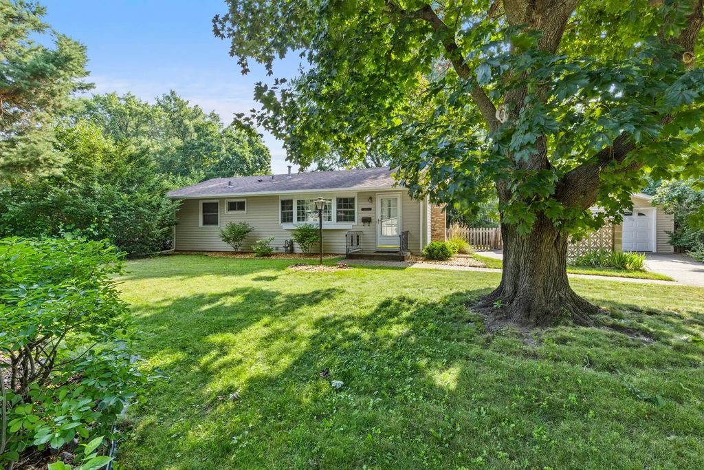10433 Washburn Avenue S, Bloomington