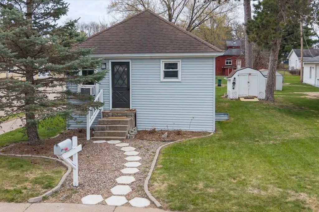 132 2nd Street Ne, Crosby