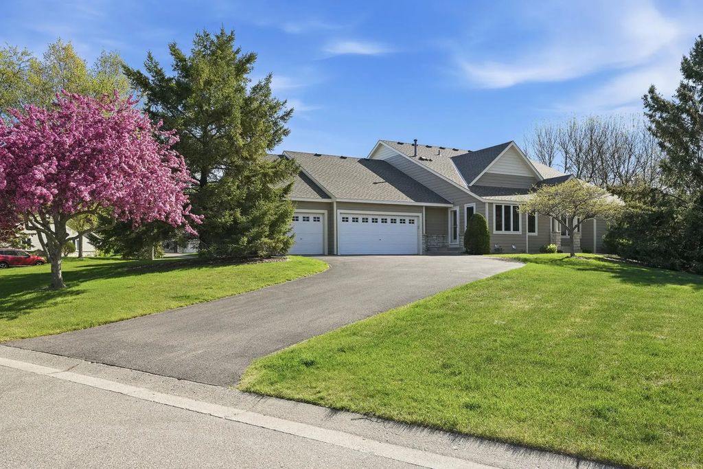 8821 Stonebrooke Court, Woodbury