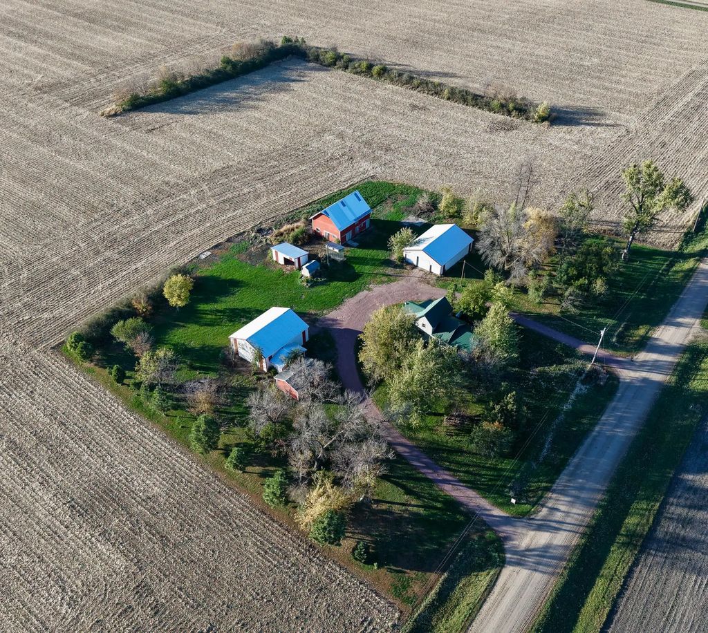 27707 330th Avenue, Westbrook