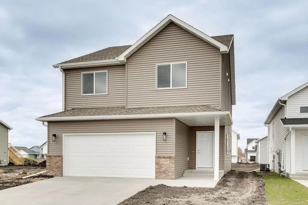 6826 Selkirk Drive S, Fargo