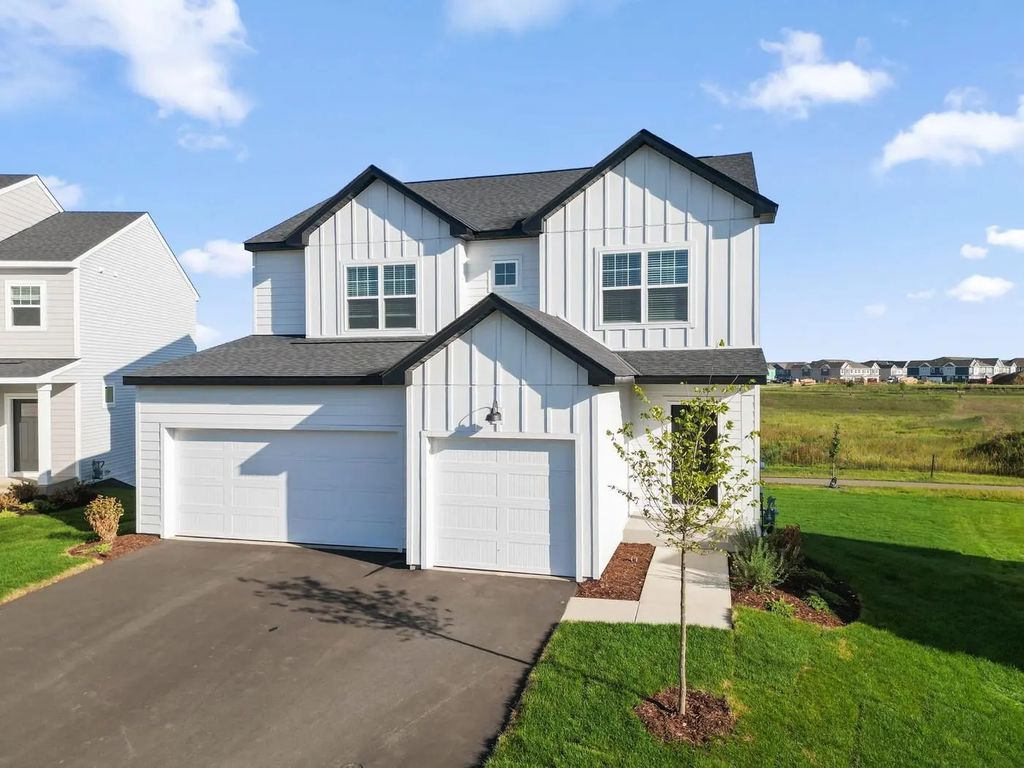 1141 Annagaire Curve, Rosemount
