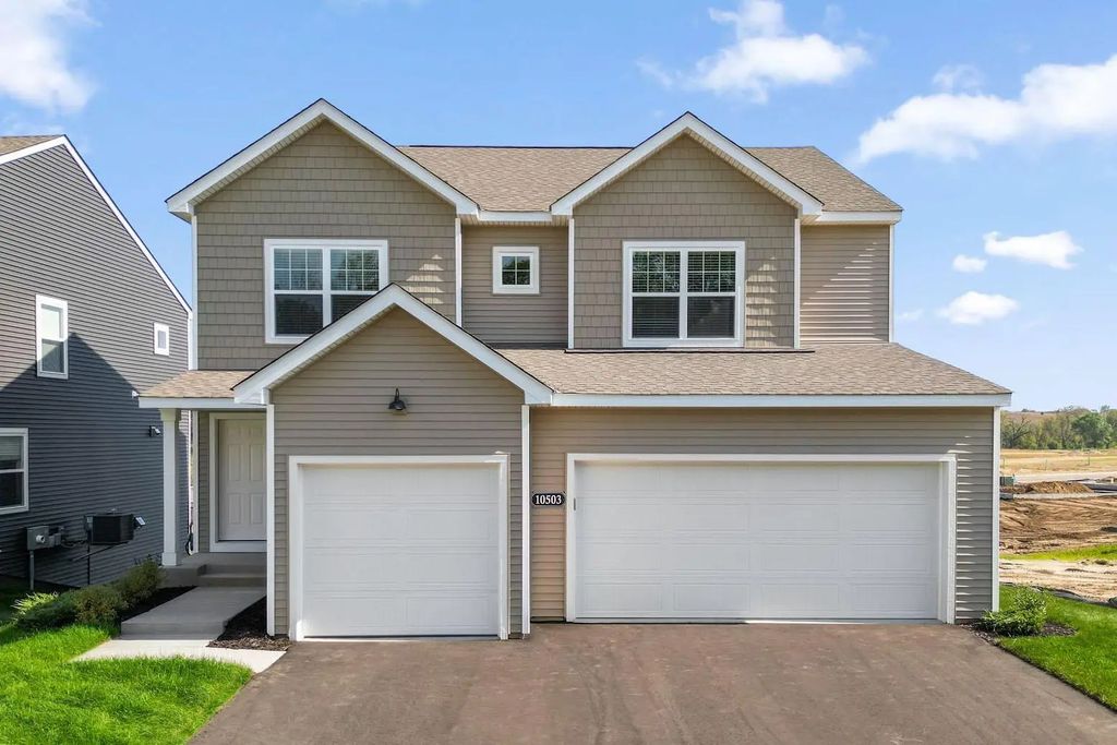 1141 Annagaire Curve, Rosemount