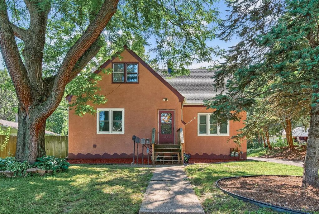 1562 Ivy Avenue E, St Paul