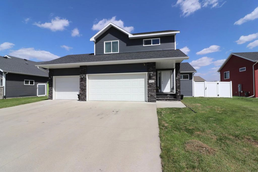 4312 10th Street S, Moorhead