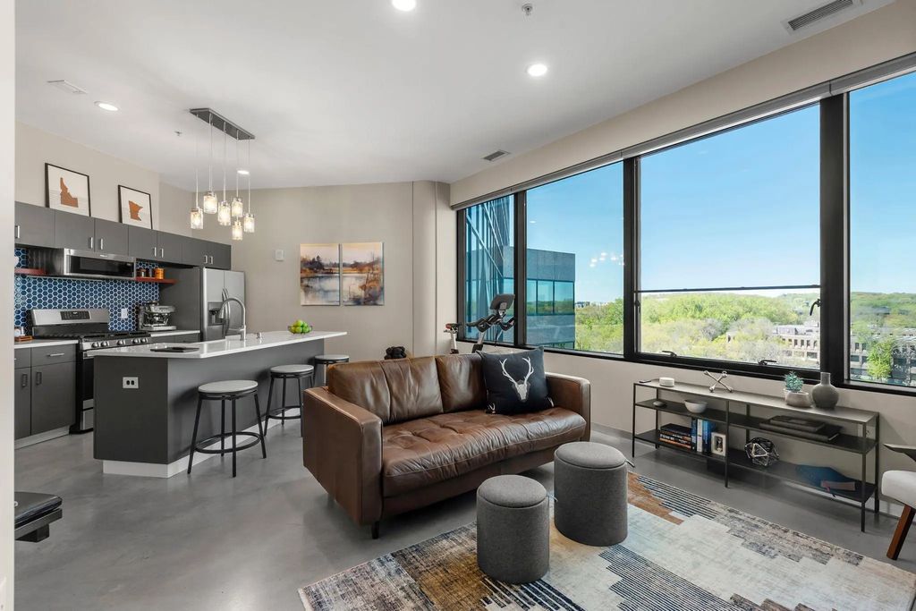 5601 Smetana Drive 618, Minnetonka