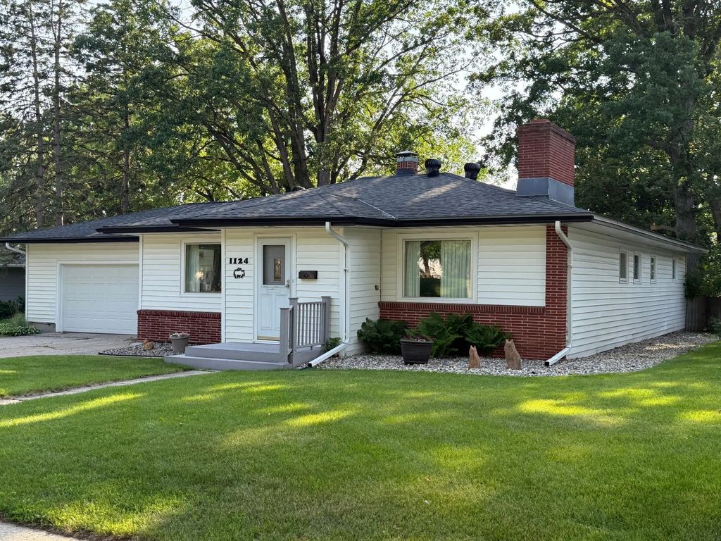 1124 Phinney Avenue, Detroit Lakes