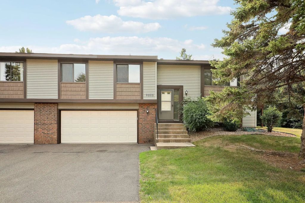 9205 Dartford Road, Woodbury