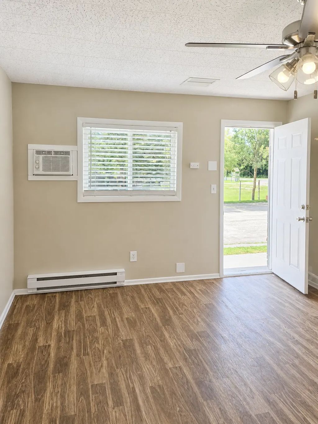 1205 S Sibley Avenue, Litchfield