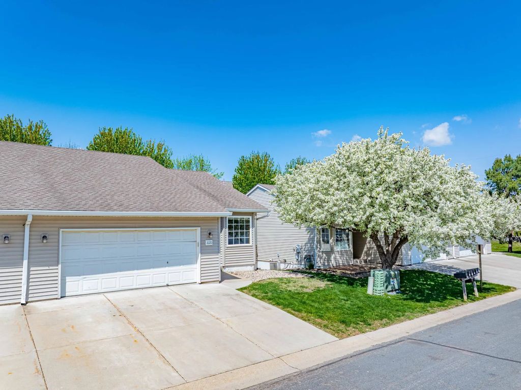1020 Primrose Lane, Waconia