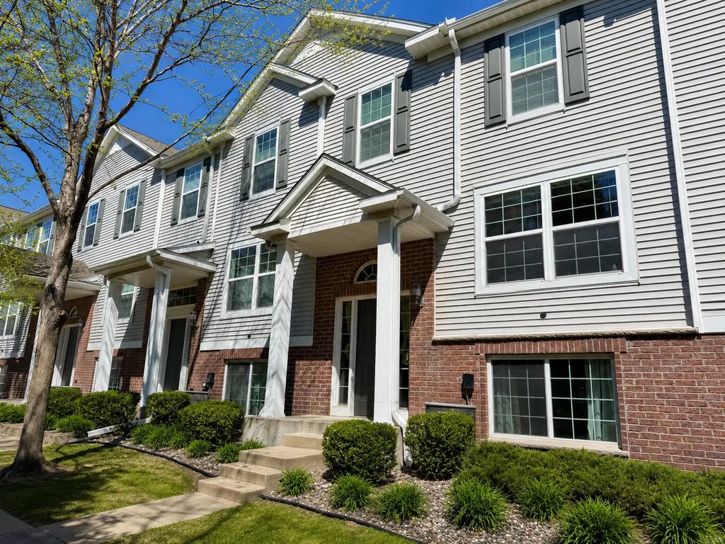 932 Ledgestone Drive, Mahtomedi