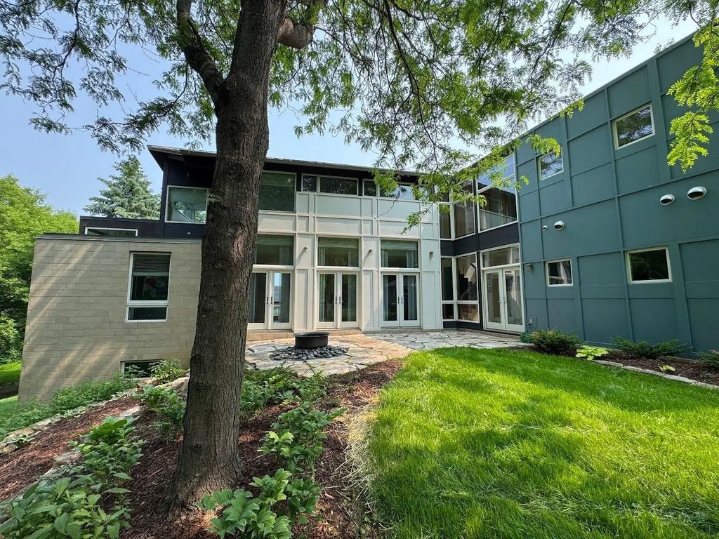 2206 Grant Court, Northfield
