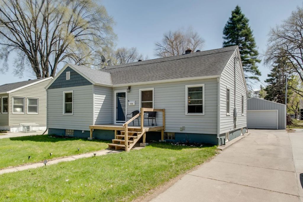 1630 6th Avenue S, Fargo