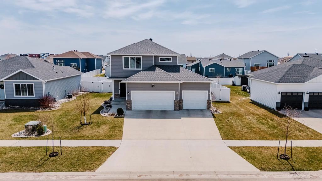 5568 37th Avenue S, Fargo