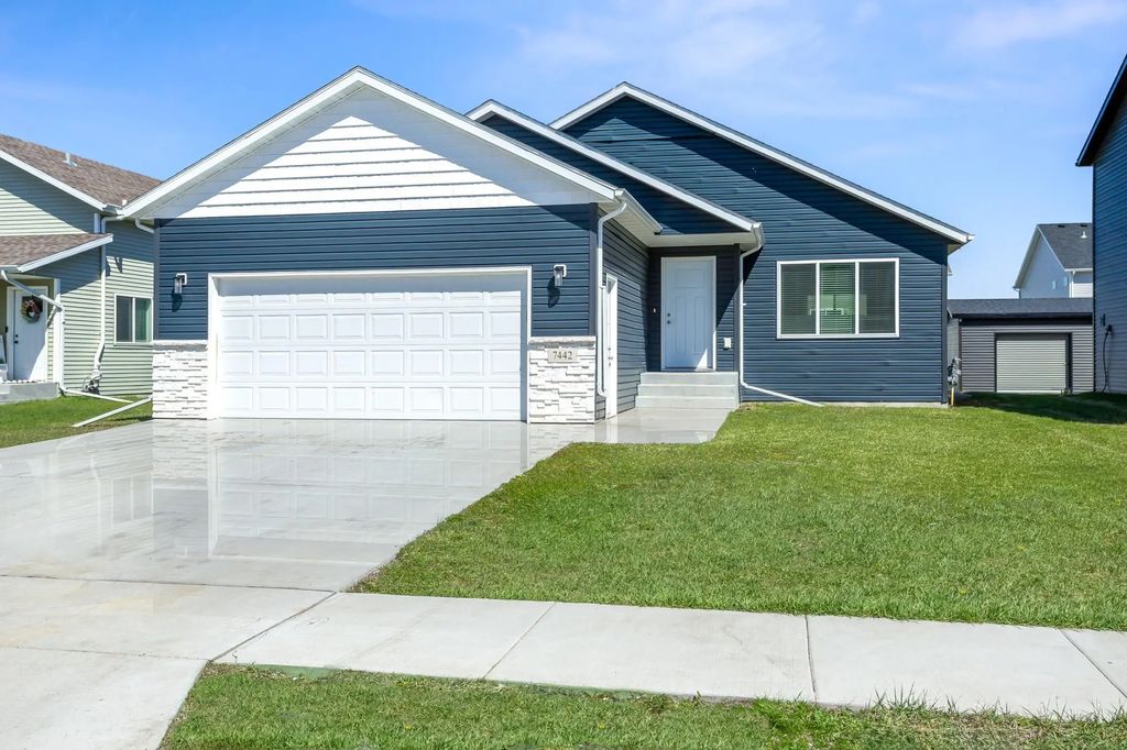 7442 20 Street S, Fargo