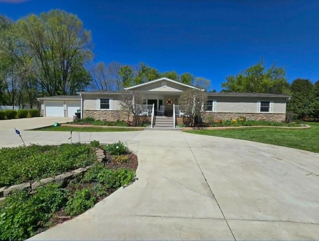 324 W 7th Street, Litchfield