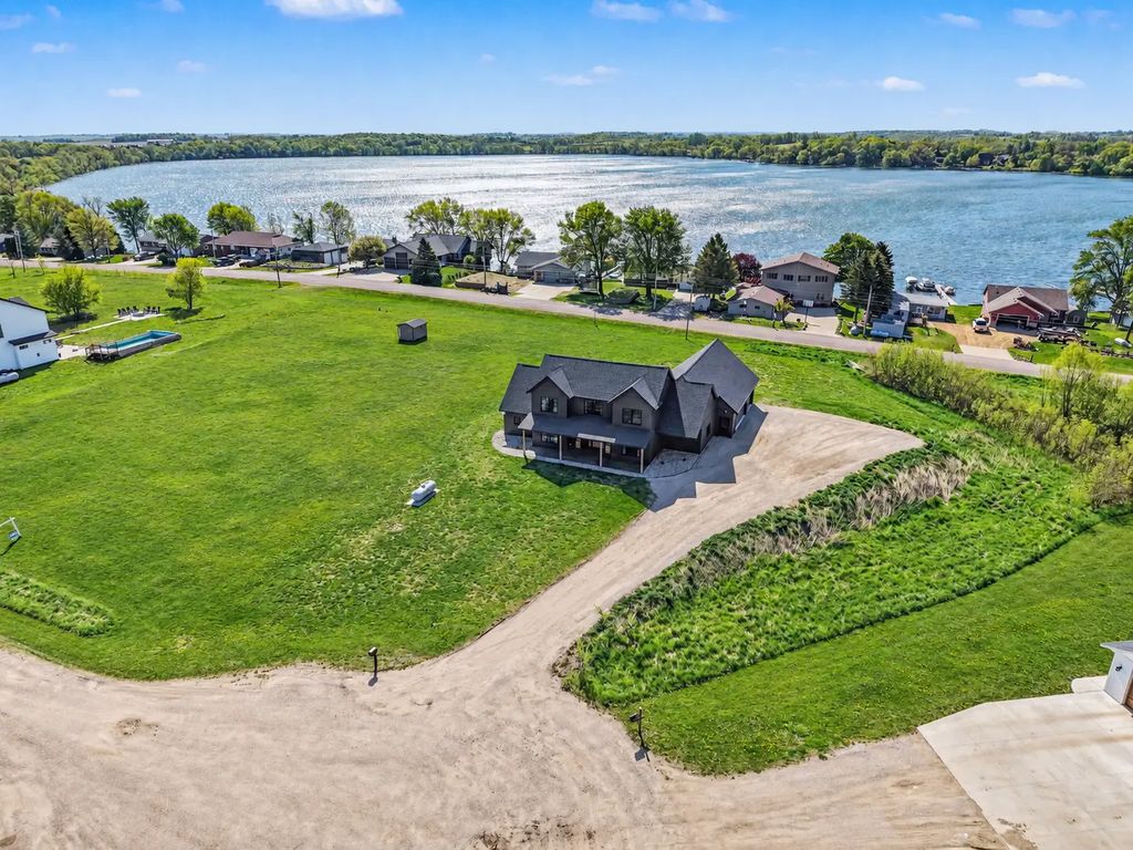 19347 Lake Volney Circle, Le Center