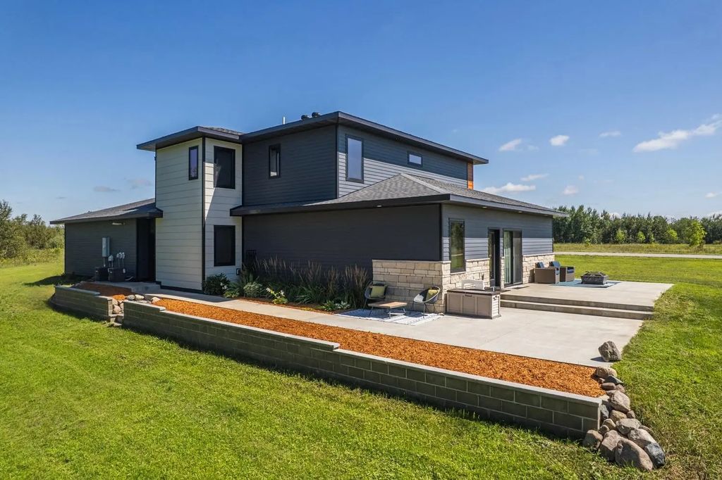 958 Willow Springs Road, Detroit Lakes