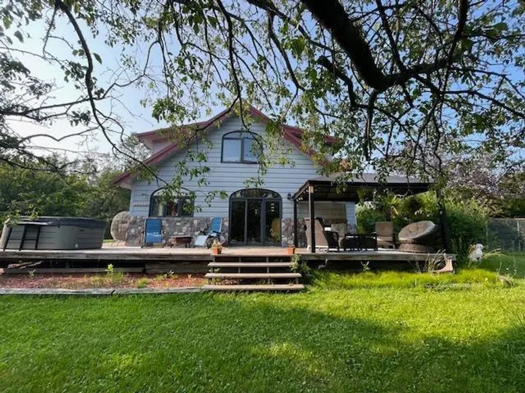 1735 Highway 12, Two Harbors