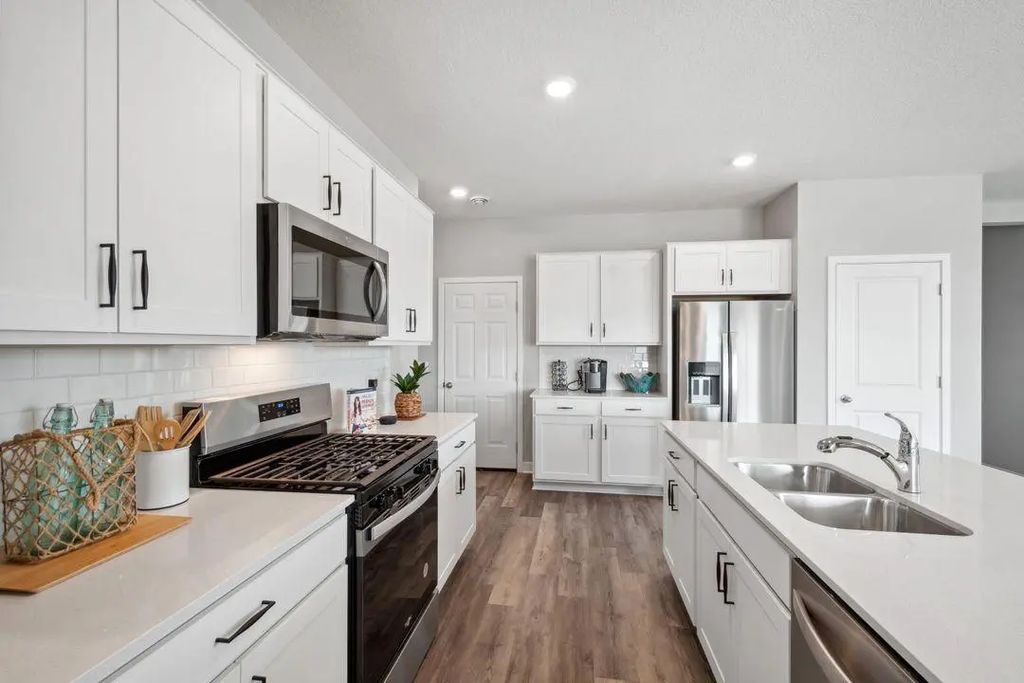 12616 Marshview Drive, Rogers