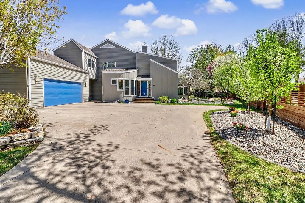 75 Prairiewood Drive S, Fargo