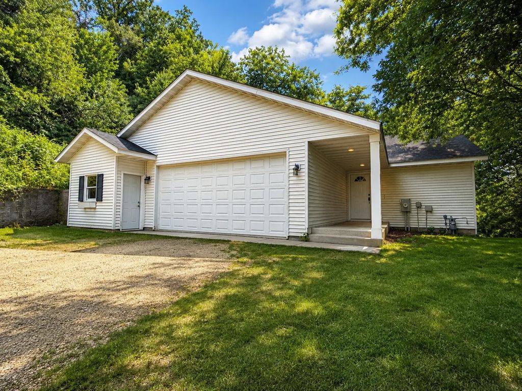 661 Spring Creek Road S, Red Wing