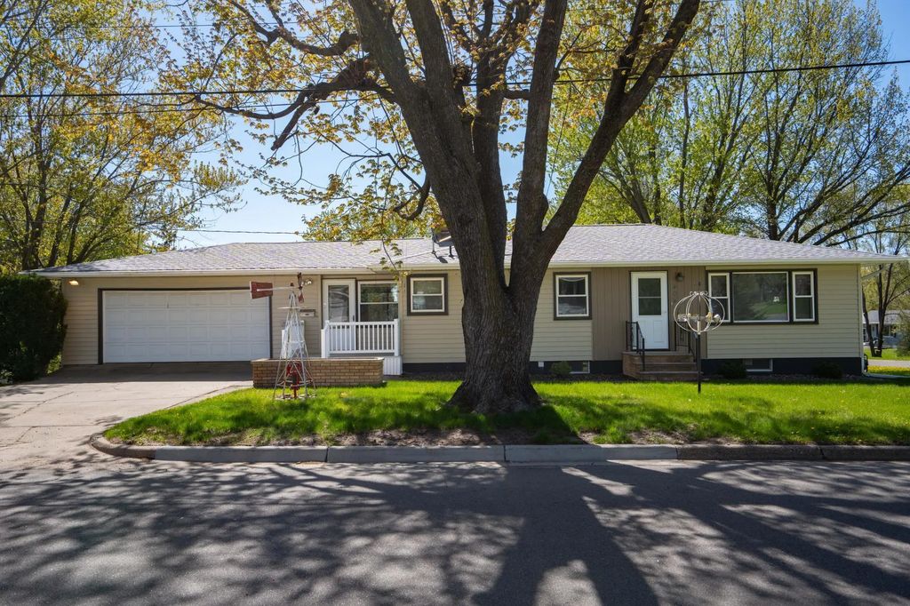 404 4th Street N, Sauk Rapids