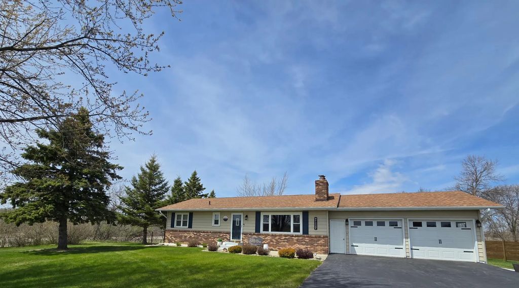 800 Willow Springs Road, Detroit Lakes