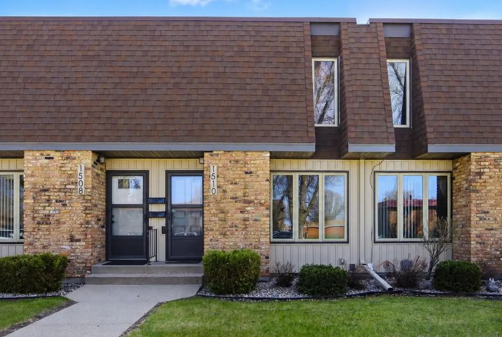 1510 16 1/2 Street S, Fargo