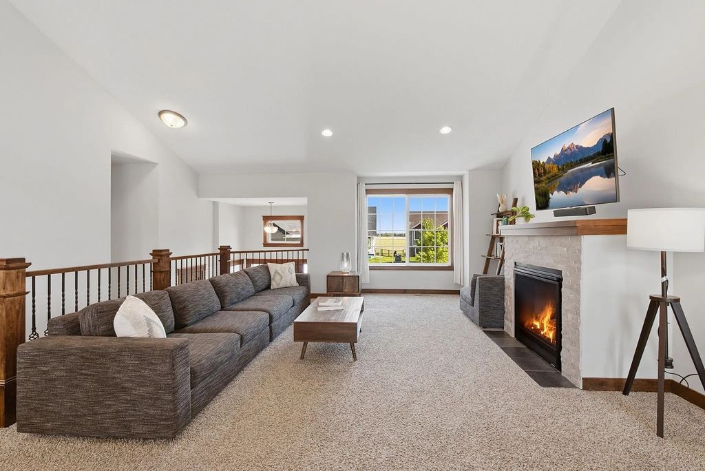 2802 213th Street W, Farmington