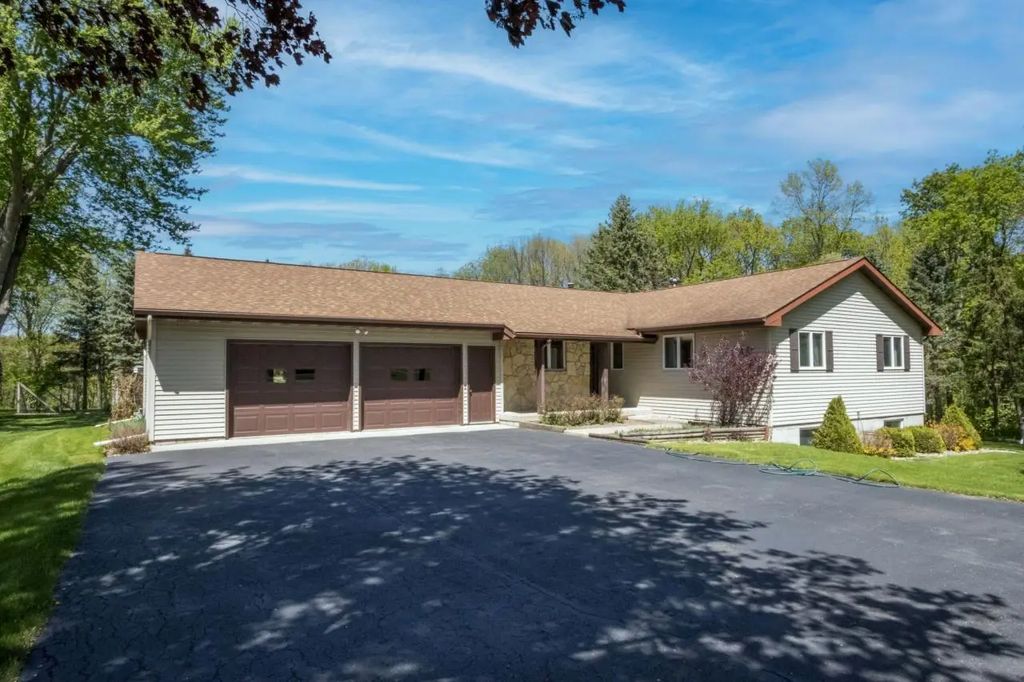 100 Stony Creek Circle, Mankato