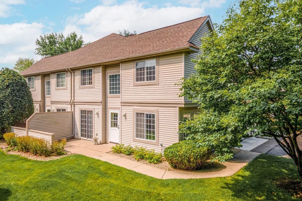 1043 Lovell Lane S, Roseville