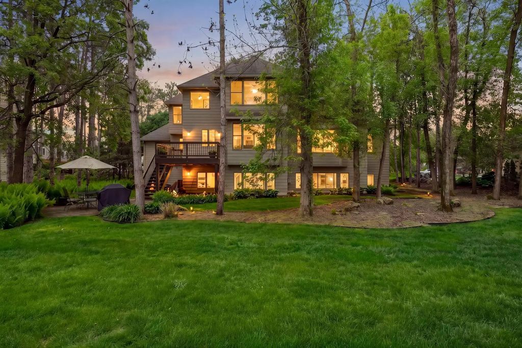 9001 Springwood Drive, Woodbury
