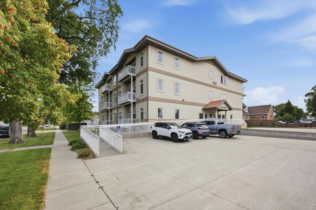 203 6th Street S 101, Moorhead