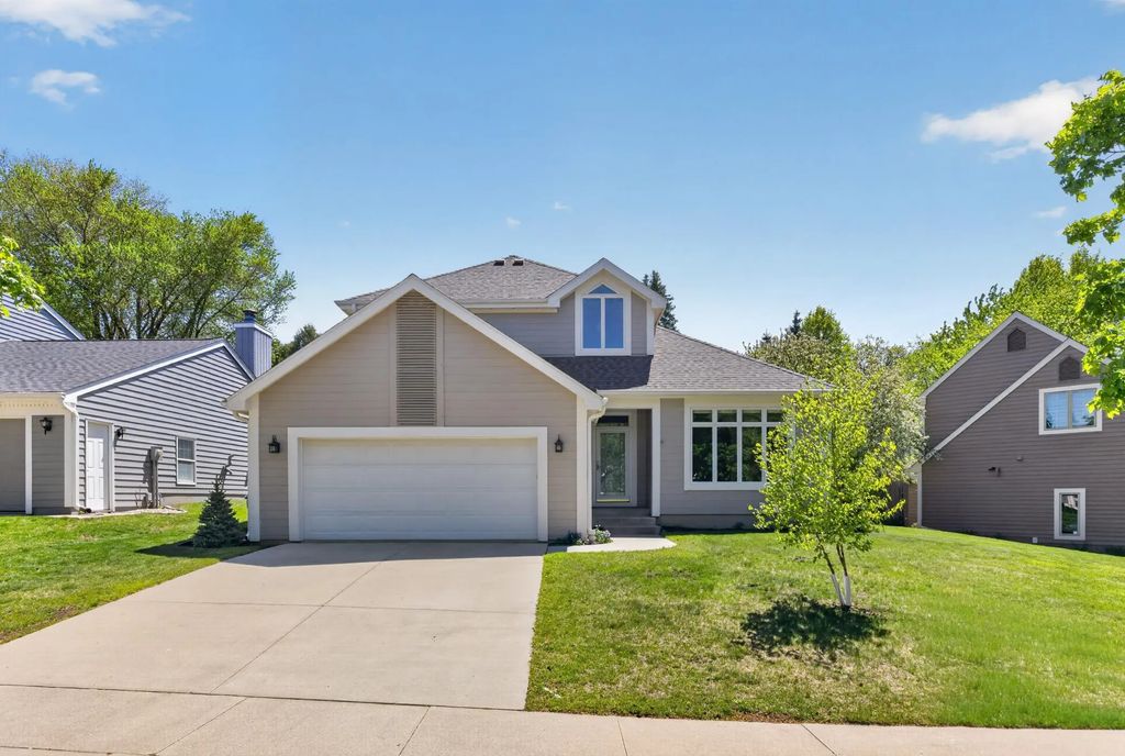 1052 Foxcroft Circle Sw, Rochester