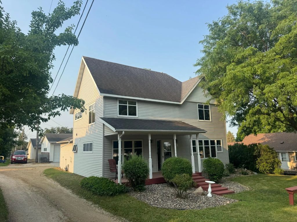 131 E 7th Street, Zumbrota