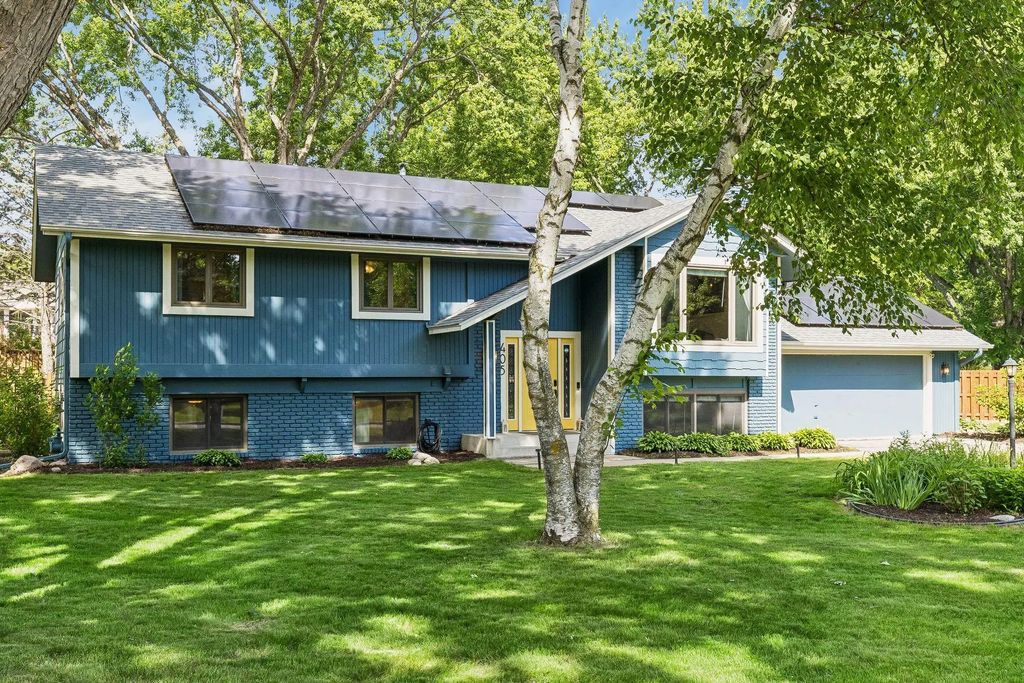 405 Merrimac Lane N, Plymouth