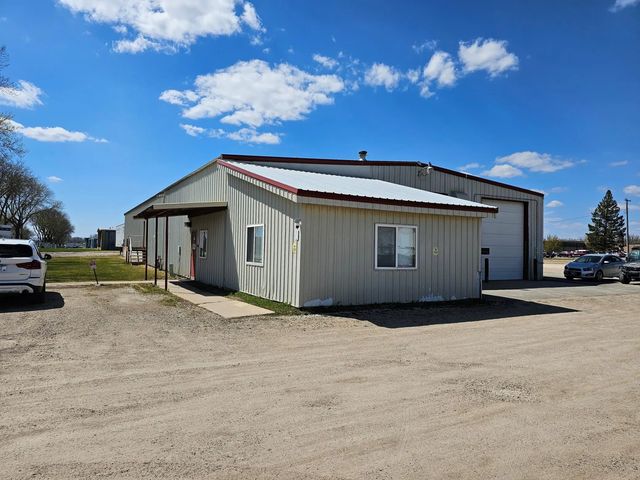 2400 Trott Avenue Sw, Willmar