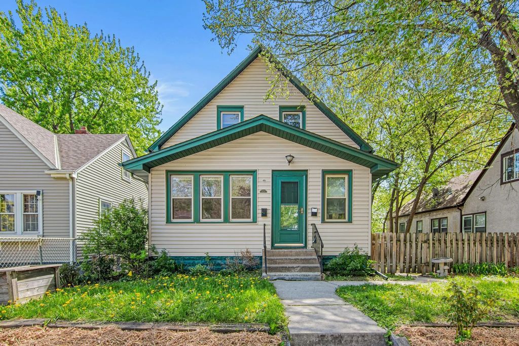 3236 James Avenue N, Minneapolis