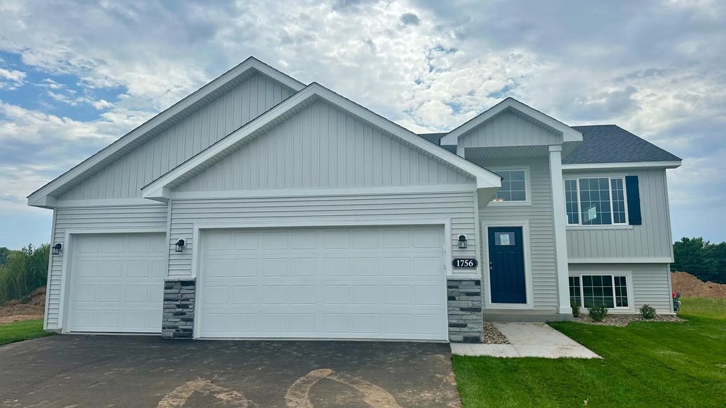 1756 Squirrel Way, New Richmond