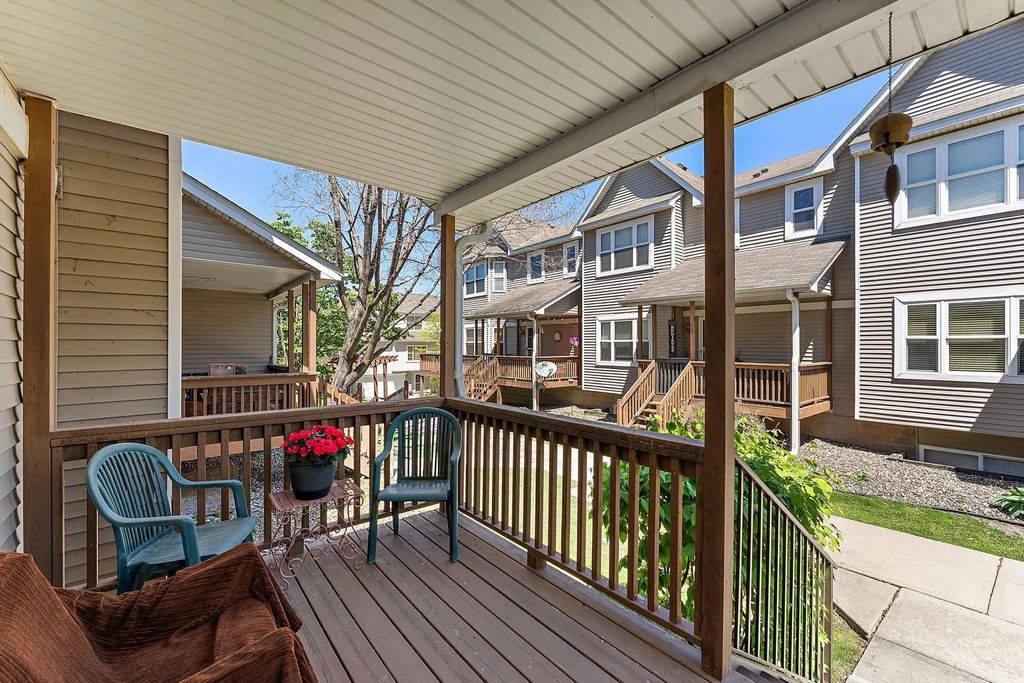 21 River Bend Place, Chaska