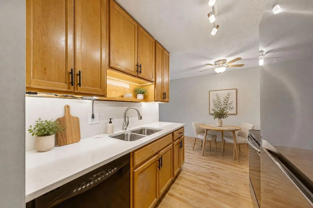 2005 E 122nd Street A11, Burnsville