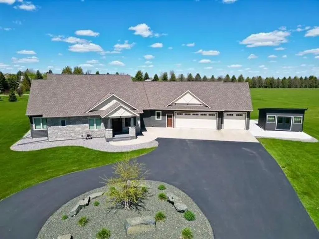 37037 337th Street, Redwood Falls