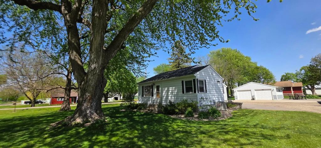 111 Hague Avenue N, Hollandale