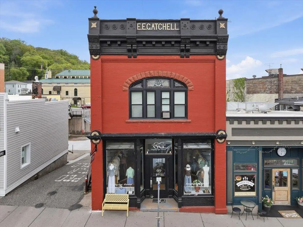 212 Locust Street, Hudson