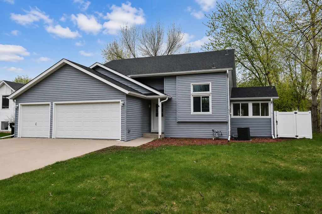 1806 36 1/2 Avenue S, Fargo