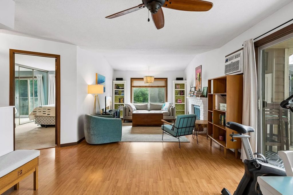 2040 Ridge Drive 32, Saint Louis Park