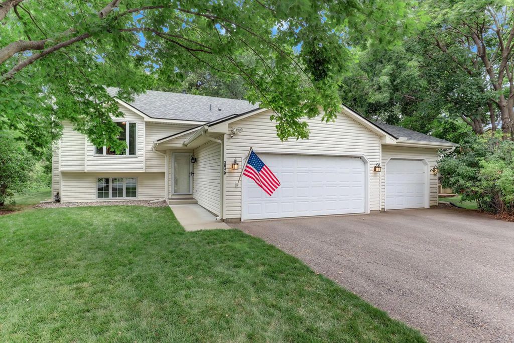 3635 Blue Jay Court, Eagan