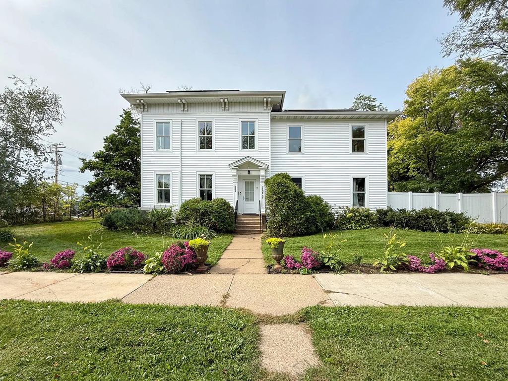 221 Vine Street, Hudson